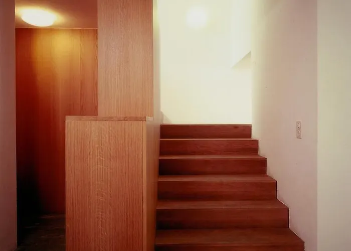 Alpina فندق فال